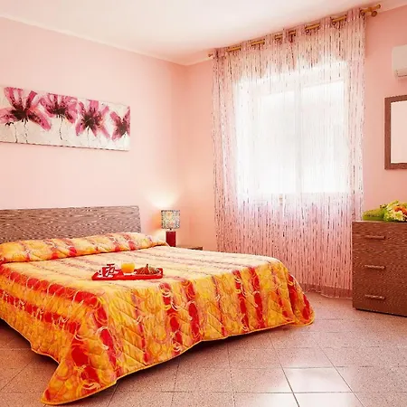 דירה La Palma Casesicule Apartment, In Center, At 100 Mt פוצאלו